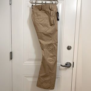 Volcom Klocker Ski/Snowboard Pants. Slim fit. Tan texture color. Large.